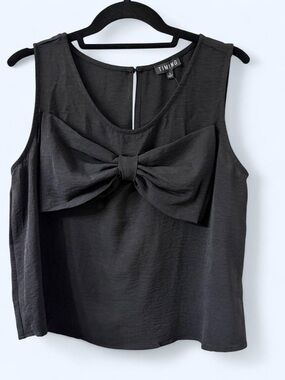 Timing Statement Bow Sleeveless Blouse in Black | Size Large